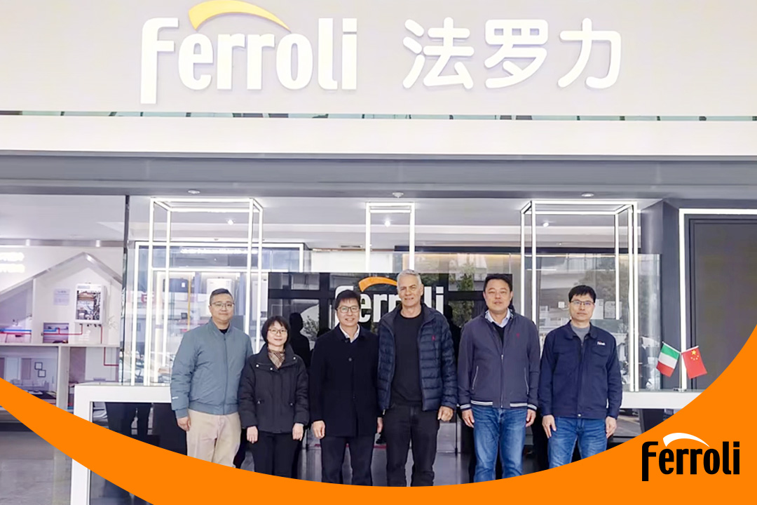 鹤山市市长张华景调查亲朋游戏中心广东出产基地