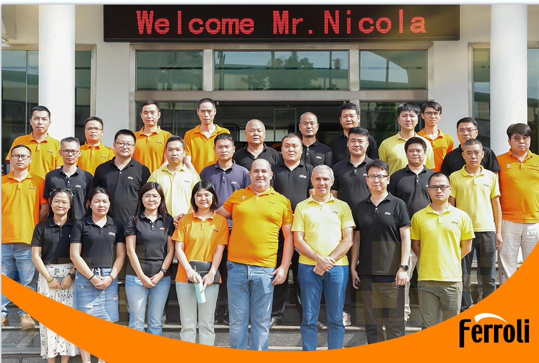 亲朋游戏中心售后培训：专业赋能，强化服务根基！